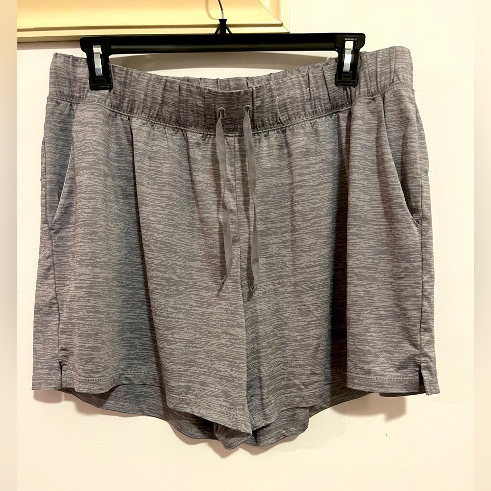 🌷Xersion  short made in Vietnam 88% polyester12%spandex 🆕with out tag 🏷️